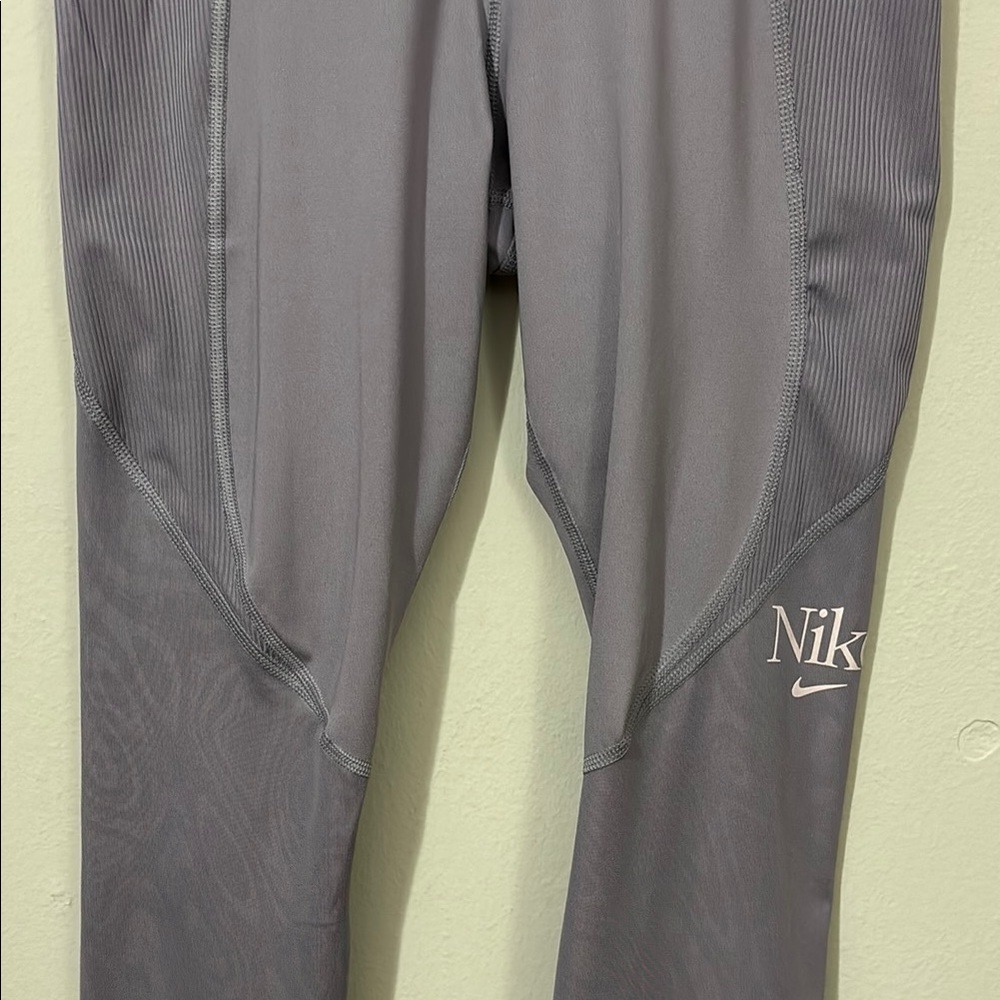 Nike Dri Fit Retro Logo Athletic Leggings Purple 7/8 Length - Picture 5 of 11